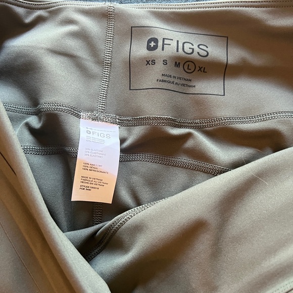 FIGS High Waisted Seville Scrub Legging in Moss - Picture 4 of 8